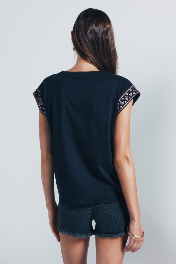 Springfield Playera gráfico étnico posicionado negro