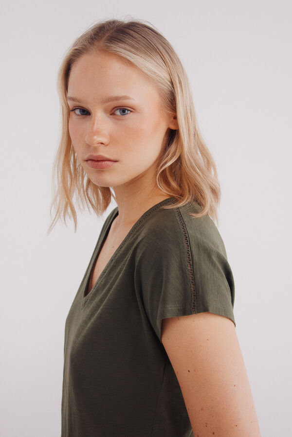 Springfield Camiseta escote pico crochet algodón khaki