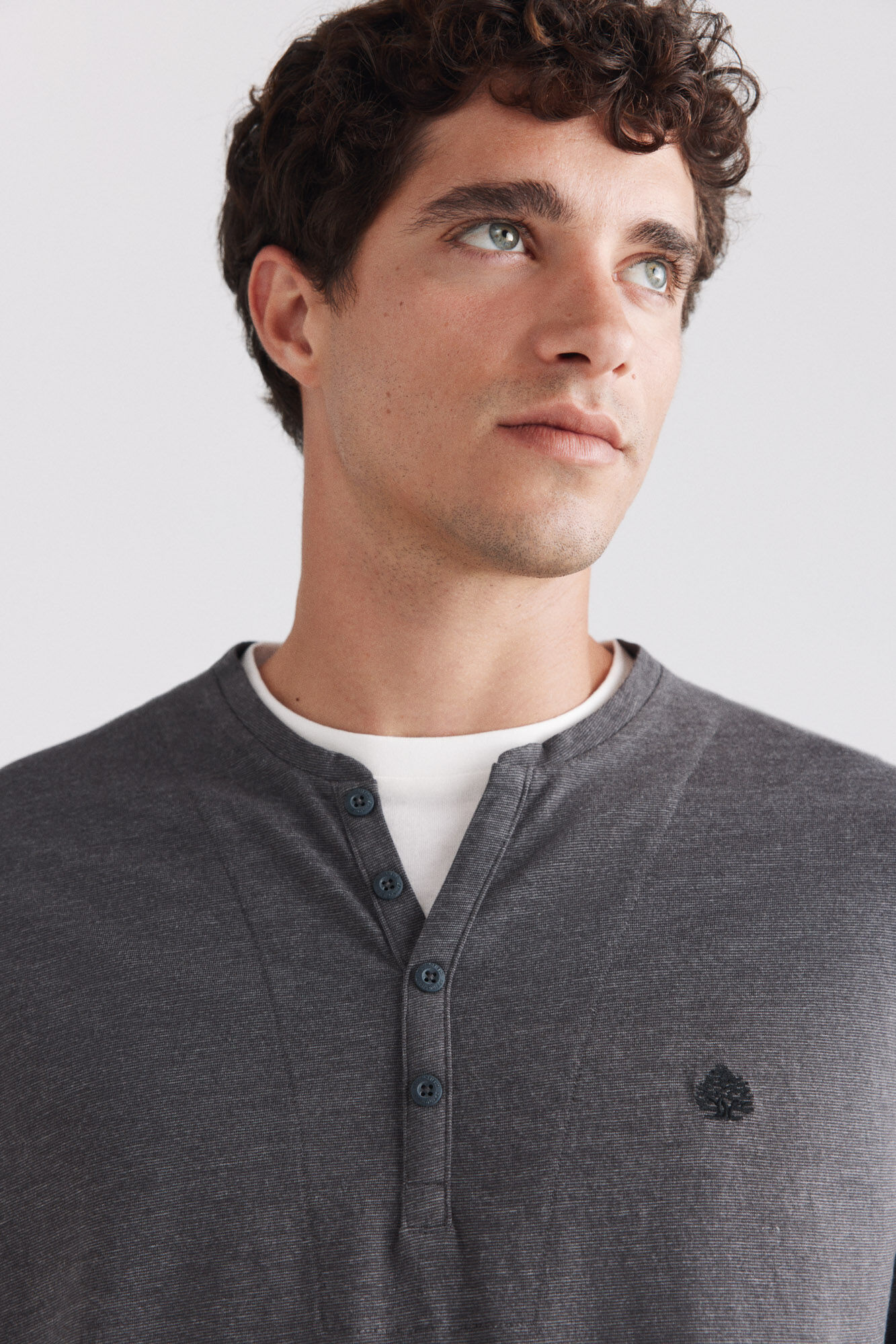 Springfield Playera manga larga cuello redondo con botones doble cuello