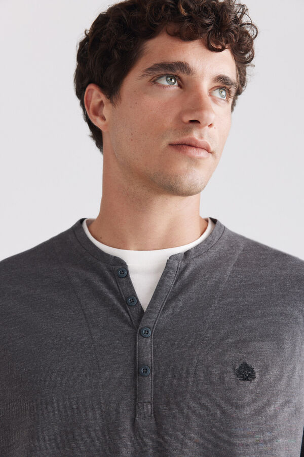 Springfield Playera manga larga cuello redondo con botones doble cuello gris