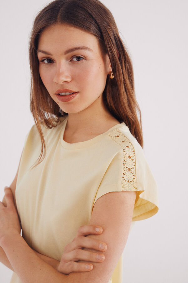 Springfield Camiseta hombros crochet amarillo