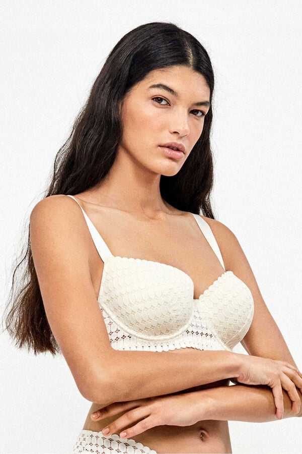 Gisela Brasier capacidad de encaje geom&eacute;trico marfil