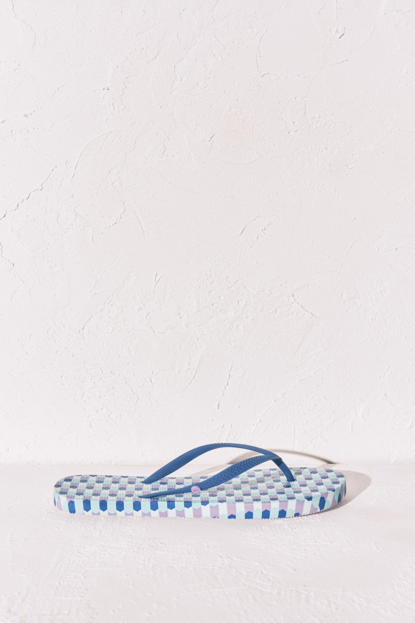 Women'secret Chanclas de dedo con estampado geom&eacute;trico azul