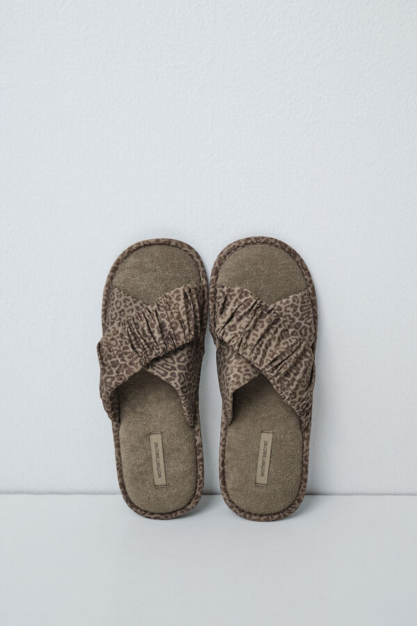 Women'secret Pack de viaje pantunflas animal print kaki