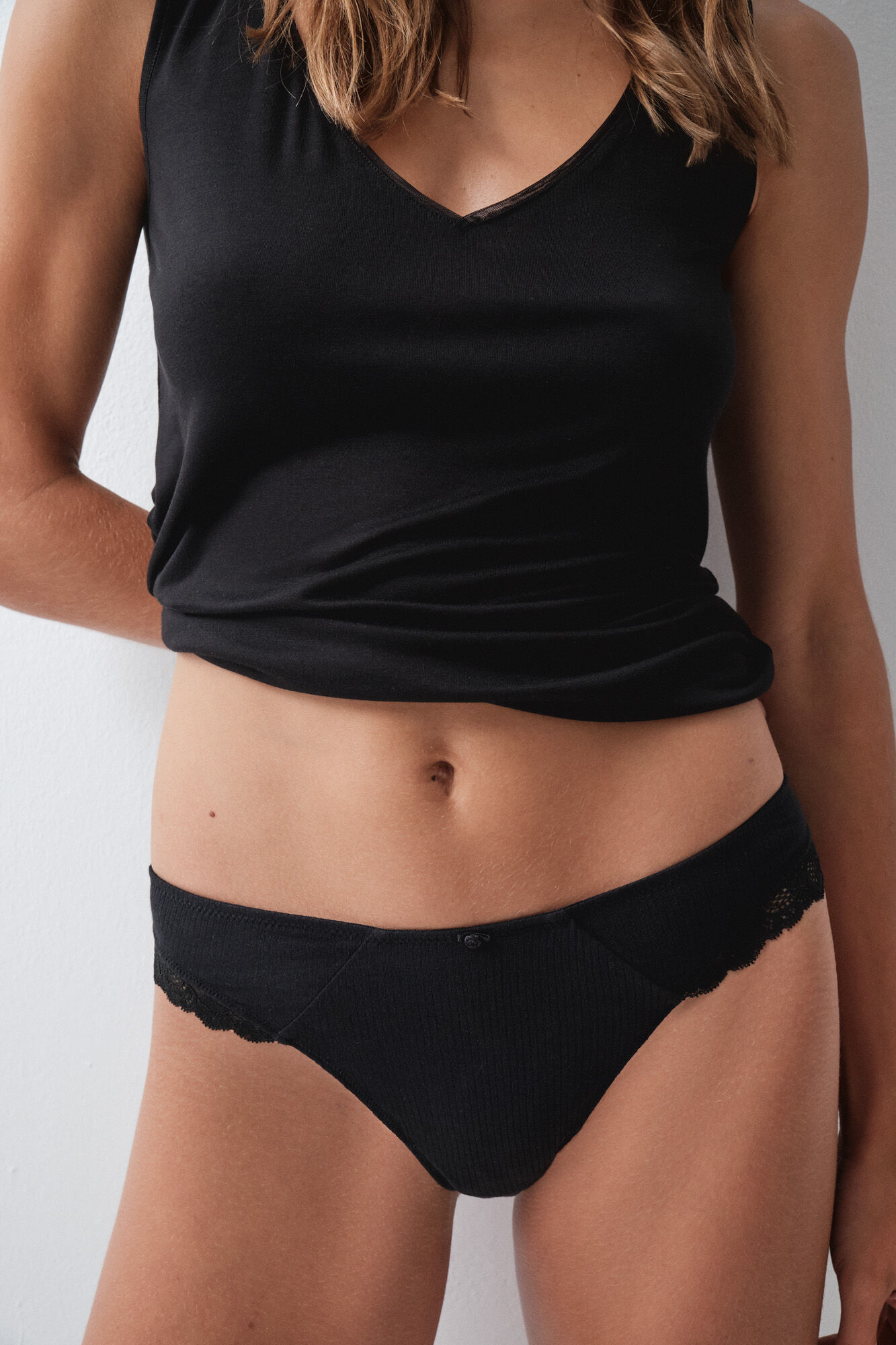 Women'secret Panty brasile&ntilde;o de algod&oacute;n acanalado negro