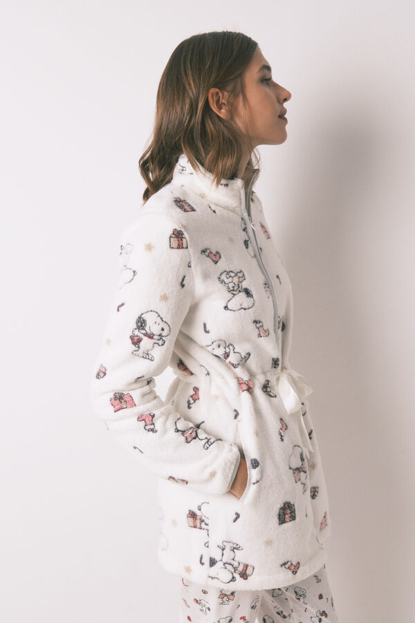 Women'secret Bata short de forro polar blanca con estampado de Snoopy marfil