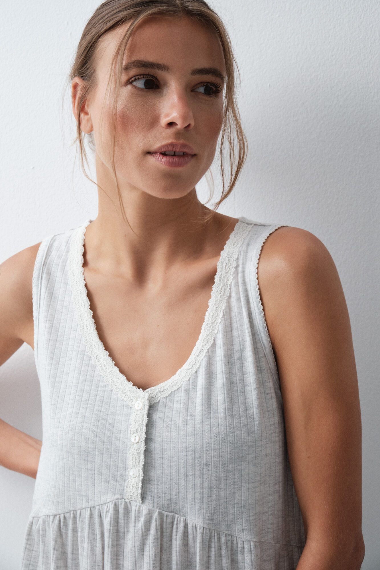 Women'secret Camis&oacute;n corto sin mangas gris