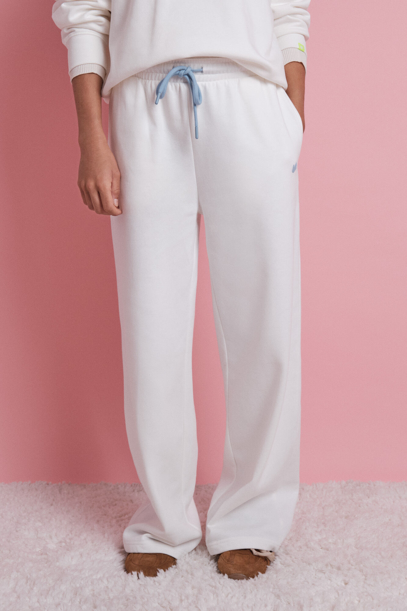 HI&BYE Pantal&oacute;n largo acampanado de felpa blanca