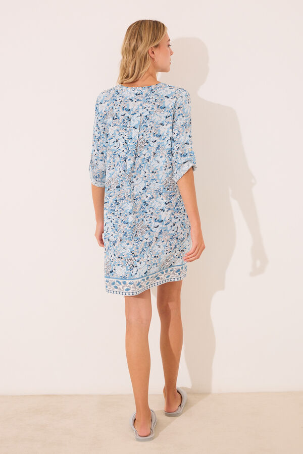 Womensecret Playera de dormir short de viscosa con flores azules estampado