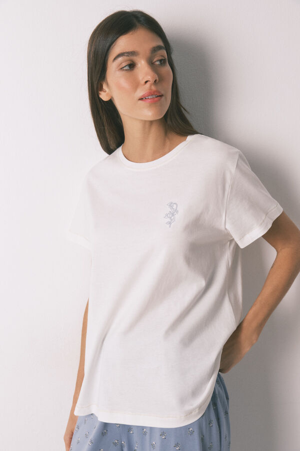 Women'secret Pijama larga con mangas manga corta y flores. marfil