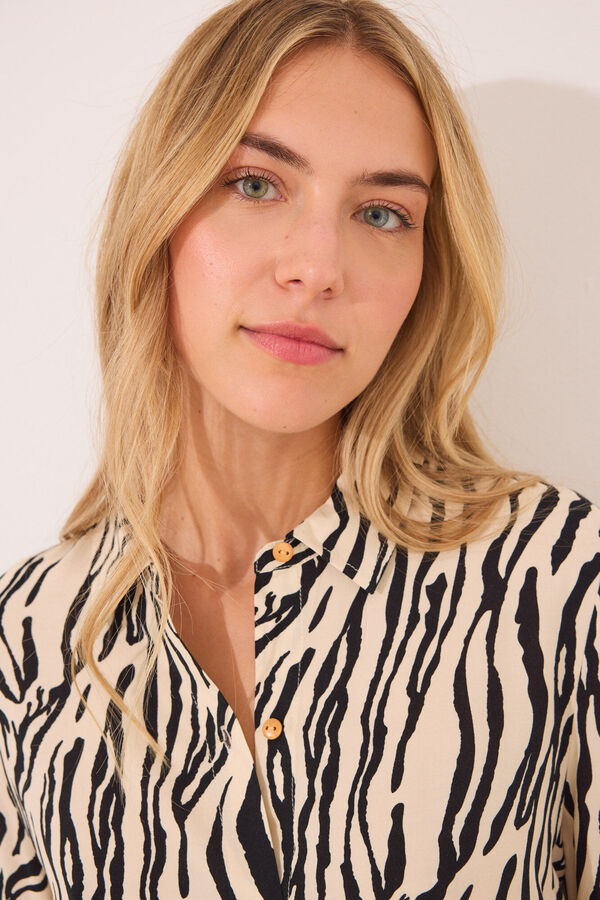 Womensecret Conjunto de camisa y pantalón con estampado animal café