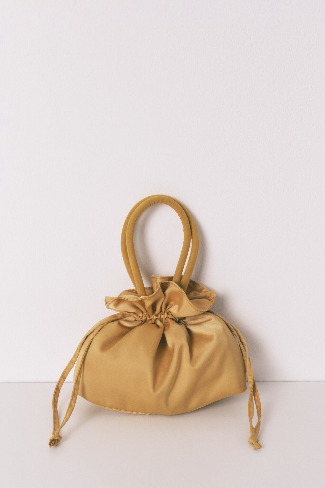 Women'secret Bolsa neceser sat&eacute;n estampado mostaza