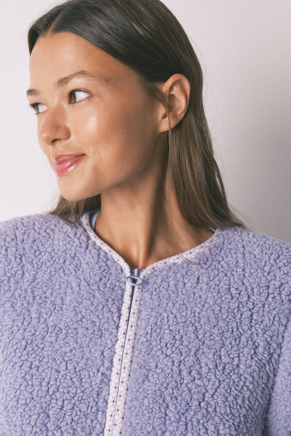 Women'secret Bata short de piel borrego de color lila estampado