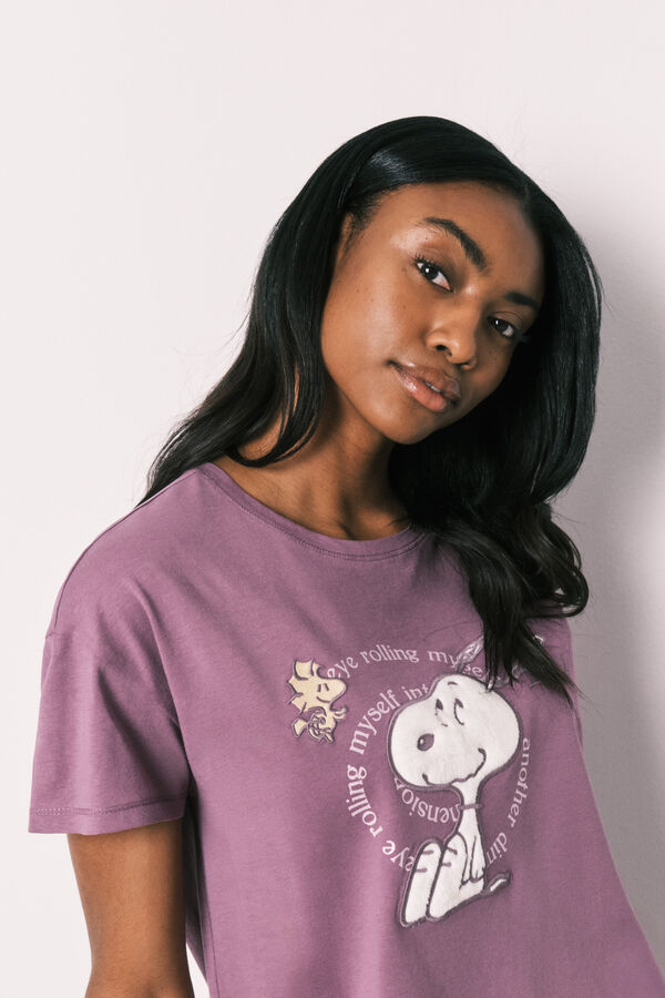 Women'secret Pijama larga de manga corta con estampado Snoopy de algod&oacute;n morado morado/lila