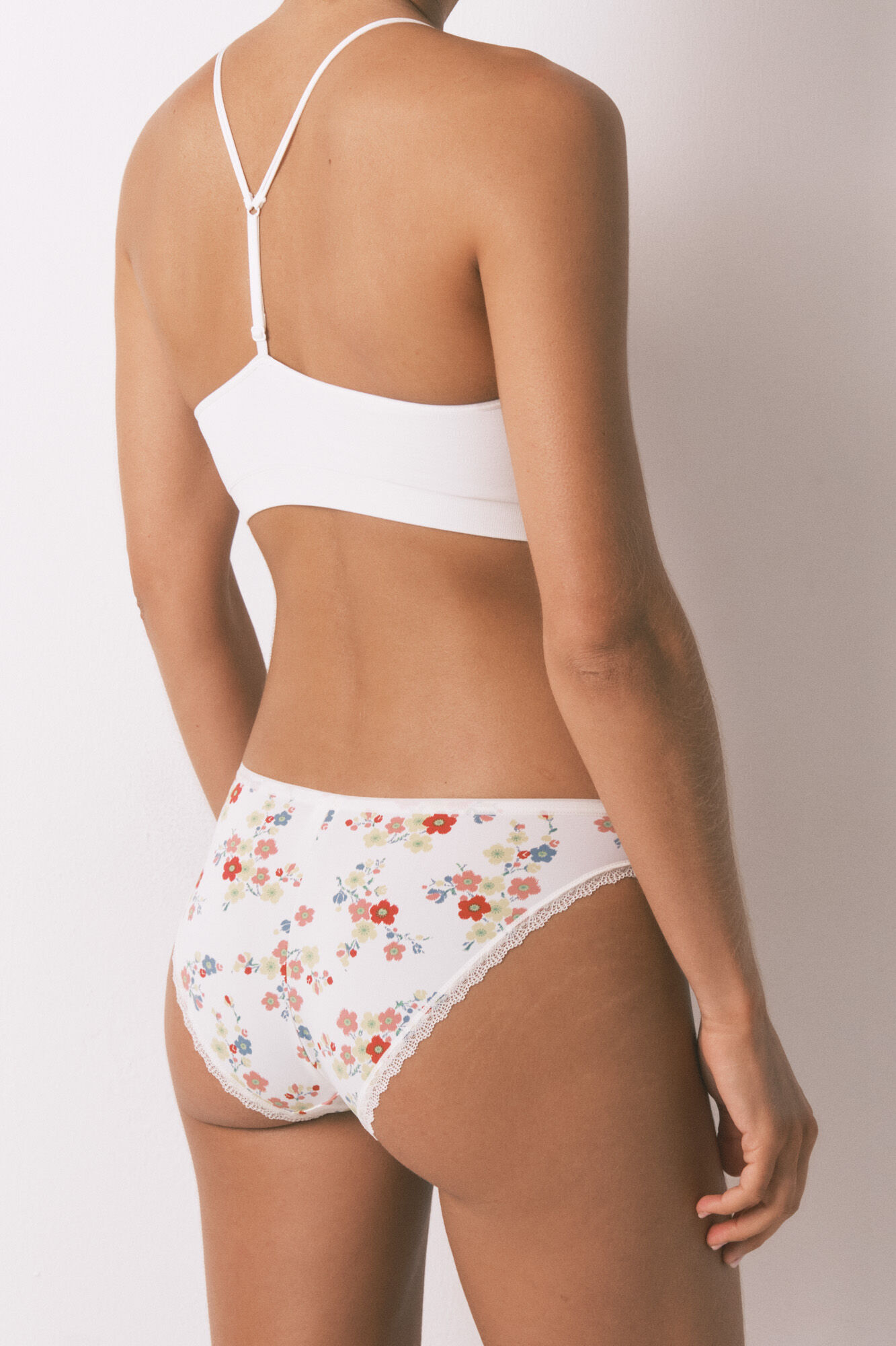 Women'secret Panty cl&aacute;sica blanca con estampado floral