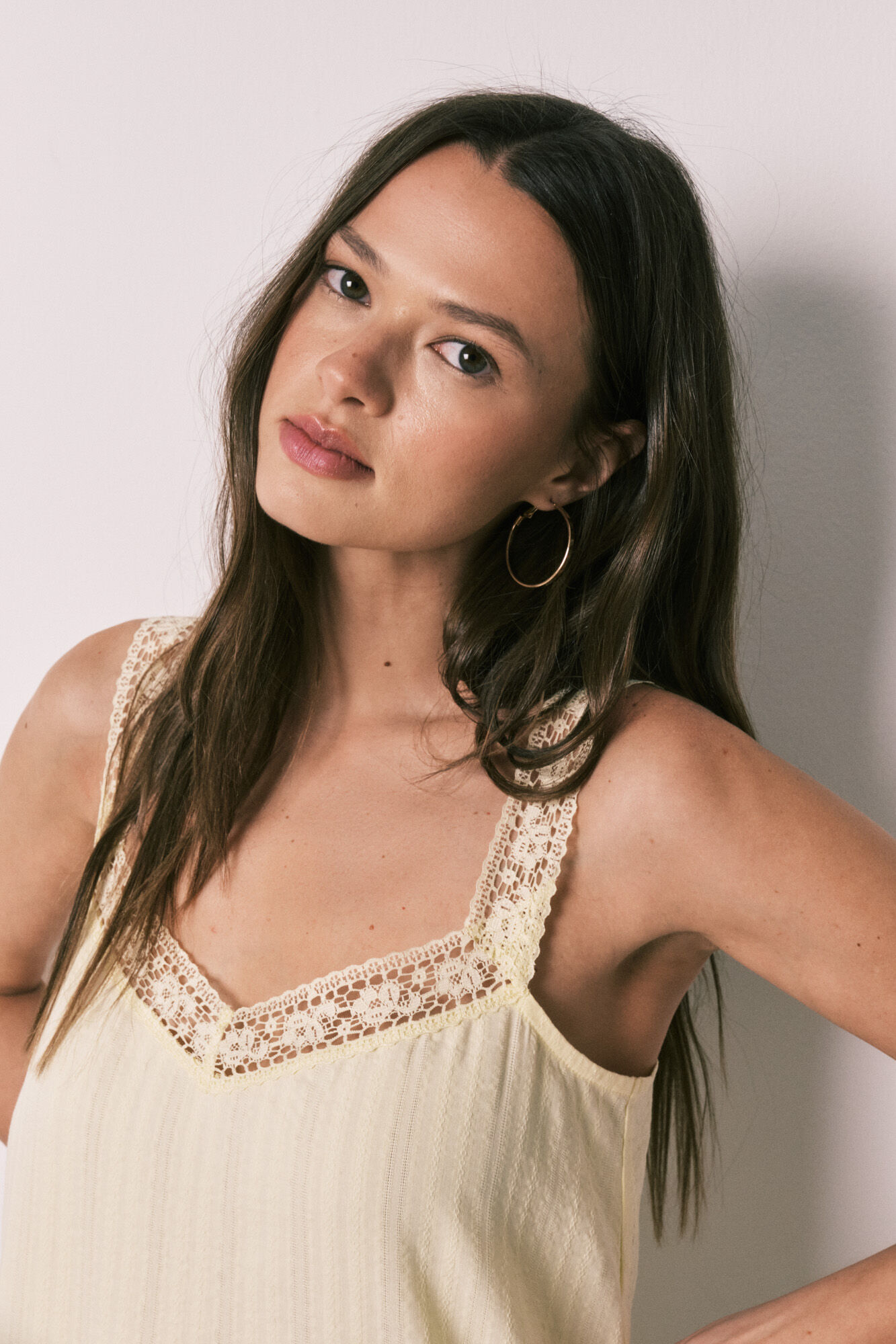 Women'secret Camis&oacute;n corto de algod&oacute;n con encaje amarillo