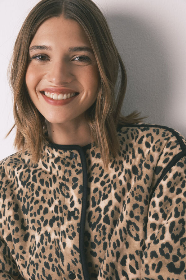 Women'secret Chamarra short reversible con estampado animal marfil