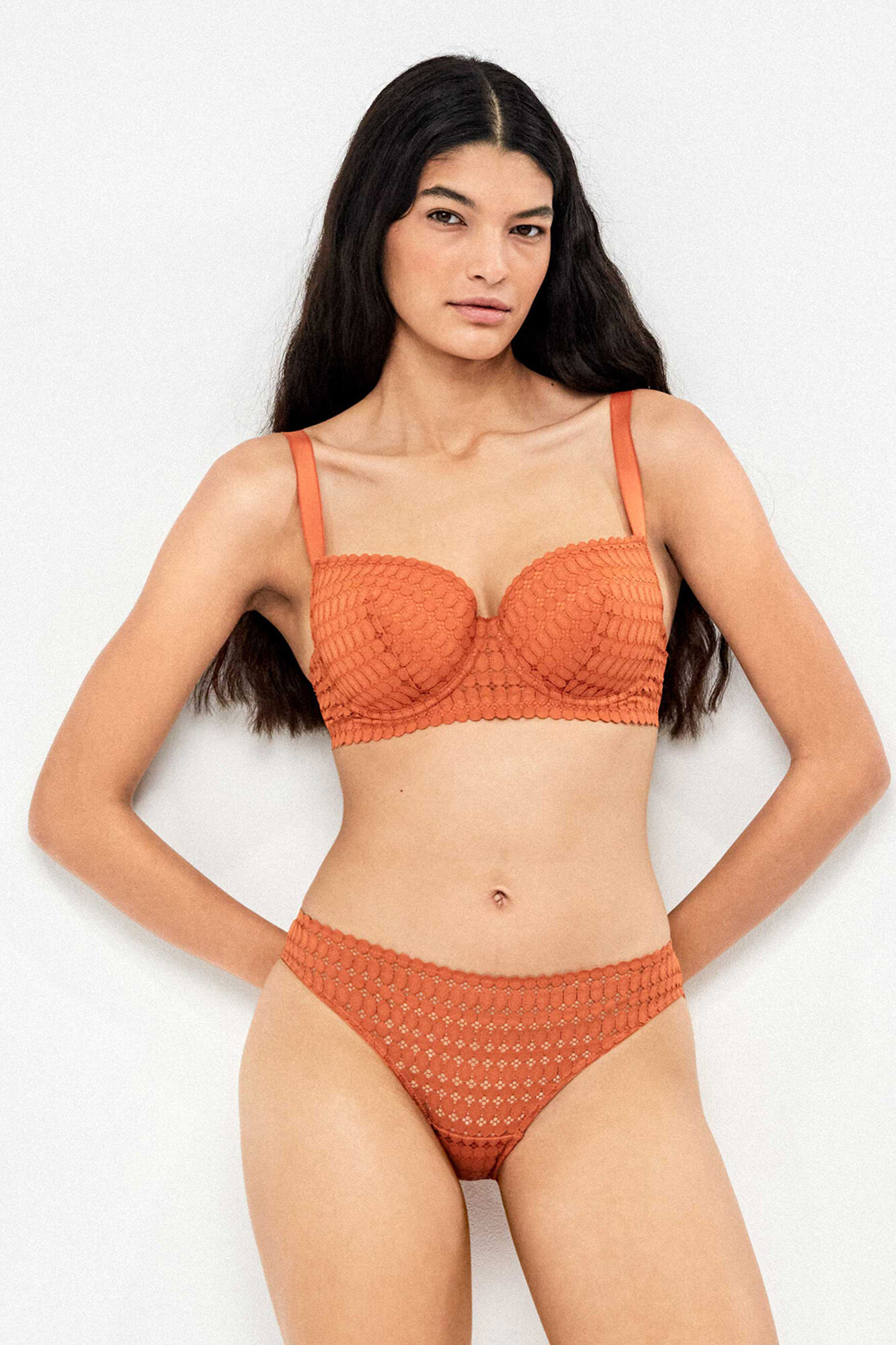 Gisela Panty de encaje geom&eacute;trico