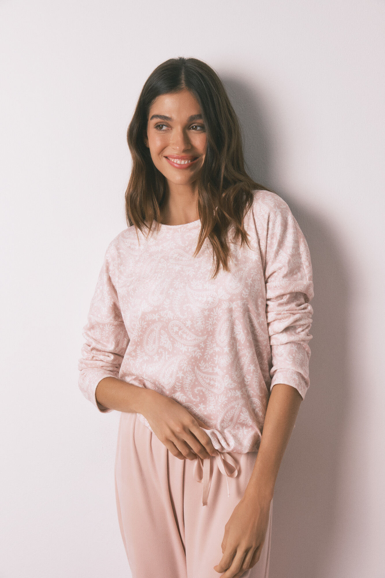 Women'secret Pijama larga de terciopelo rosa suave con terciopelo .