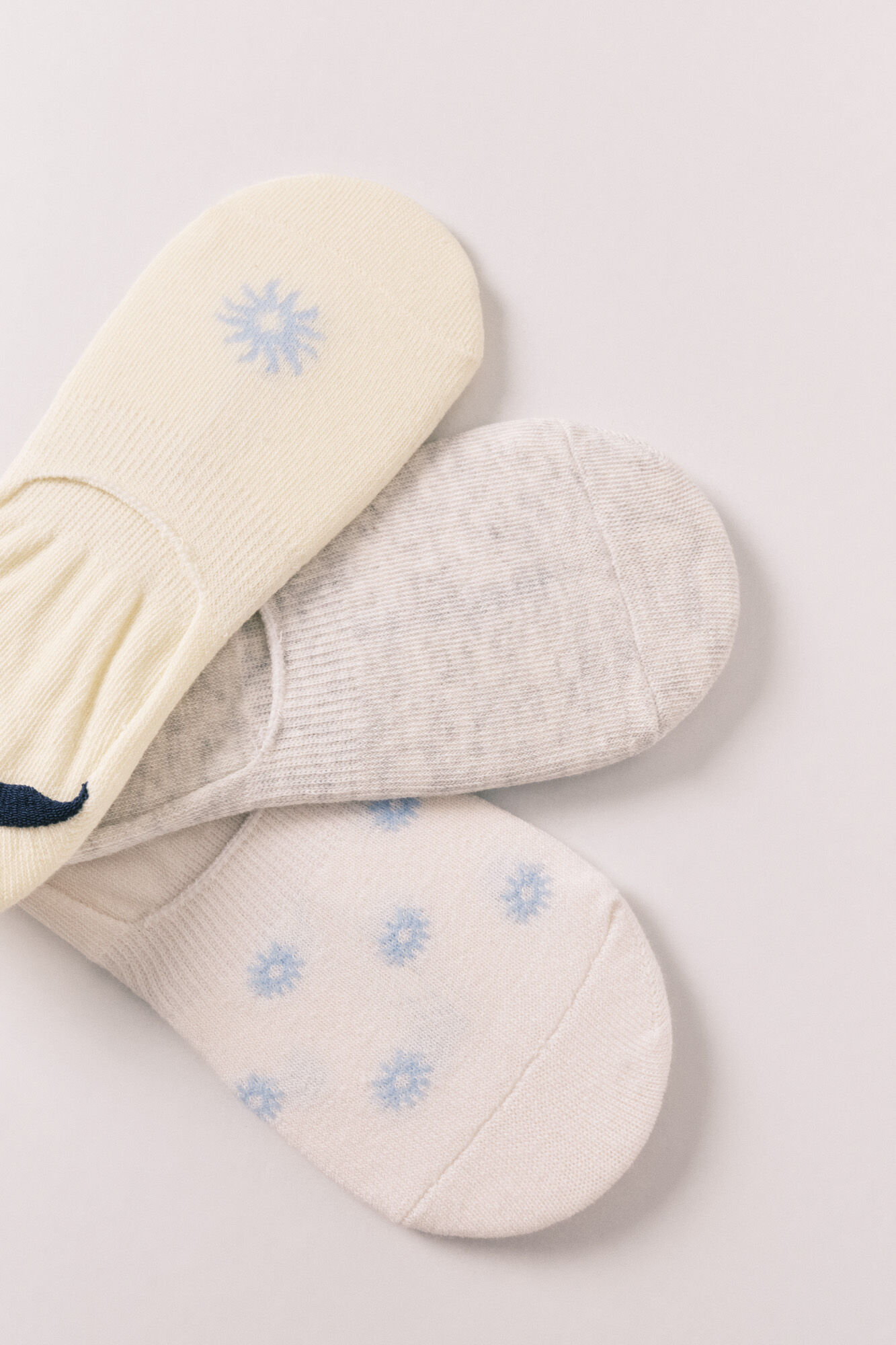 Women'secret Pack 3 calcetines invisibles estampados de soles variados