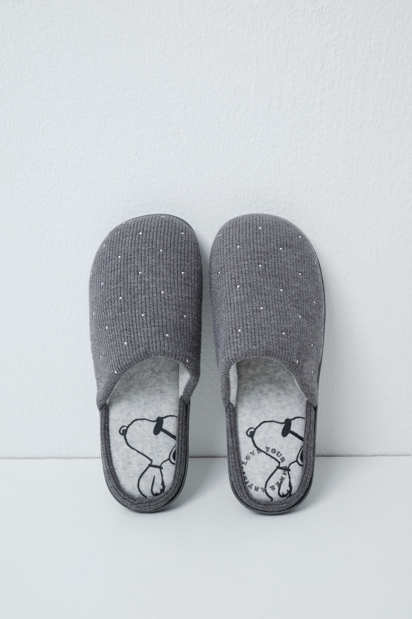 Women'secret Pantunflas Snoopy con tachas gris