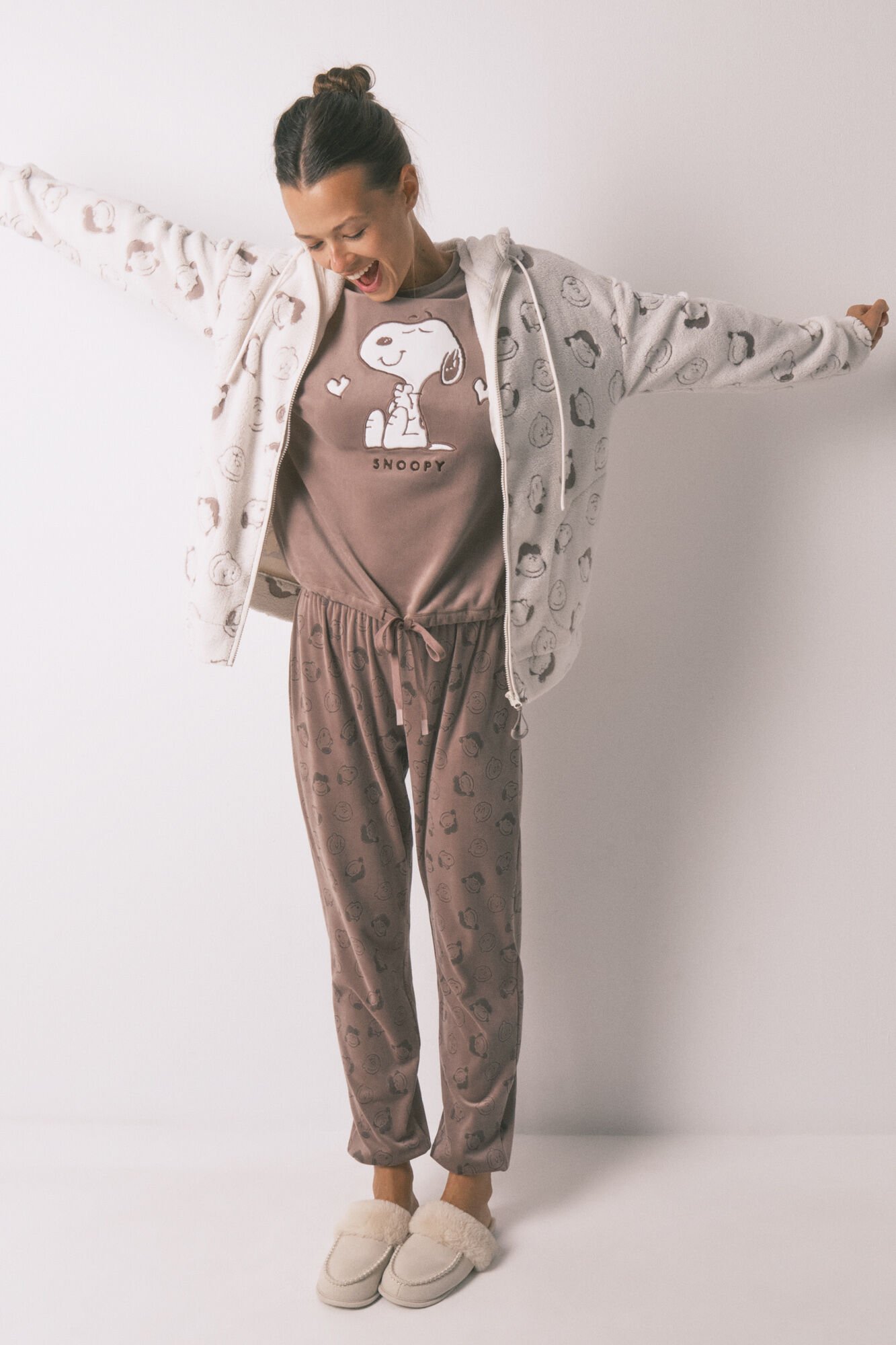 Women'secret Bata short de borrego blanca de Snoopy