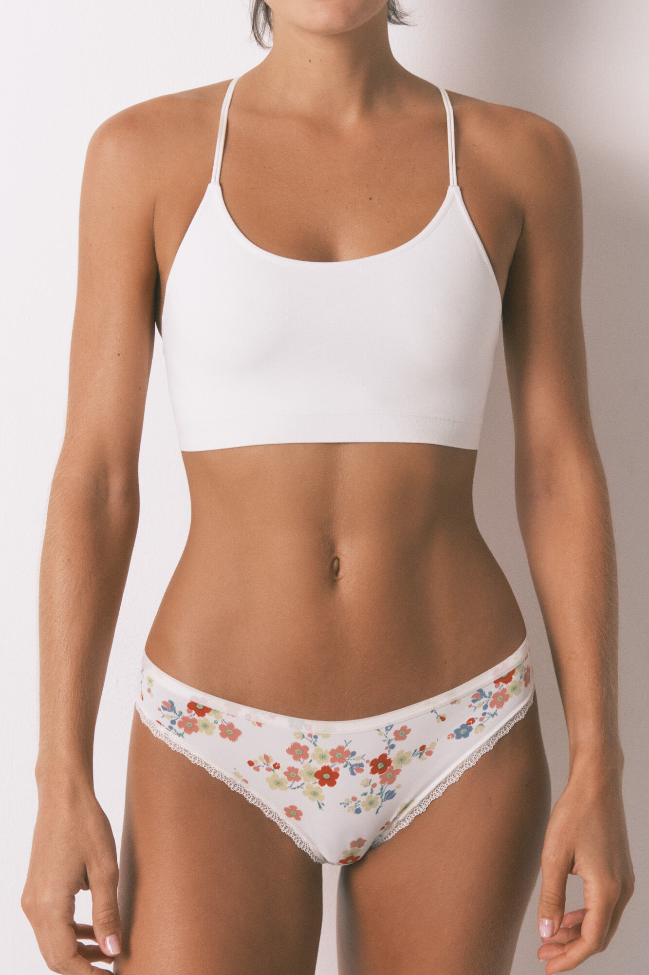 Women'secret Panty cl&aacute;sica blanca con estampado floral