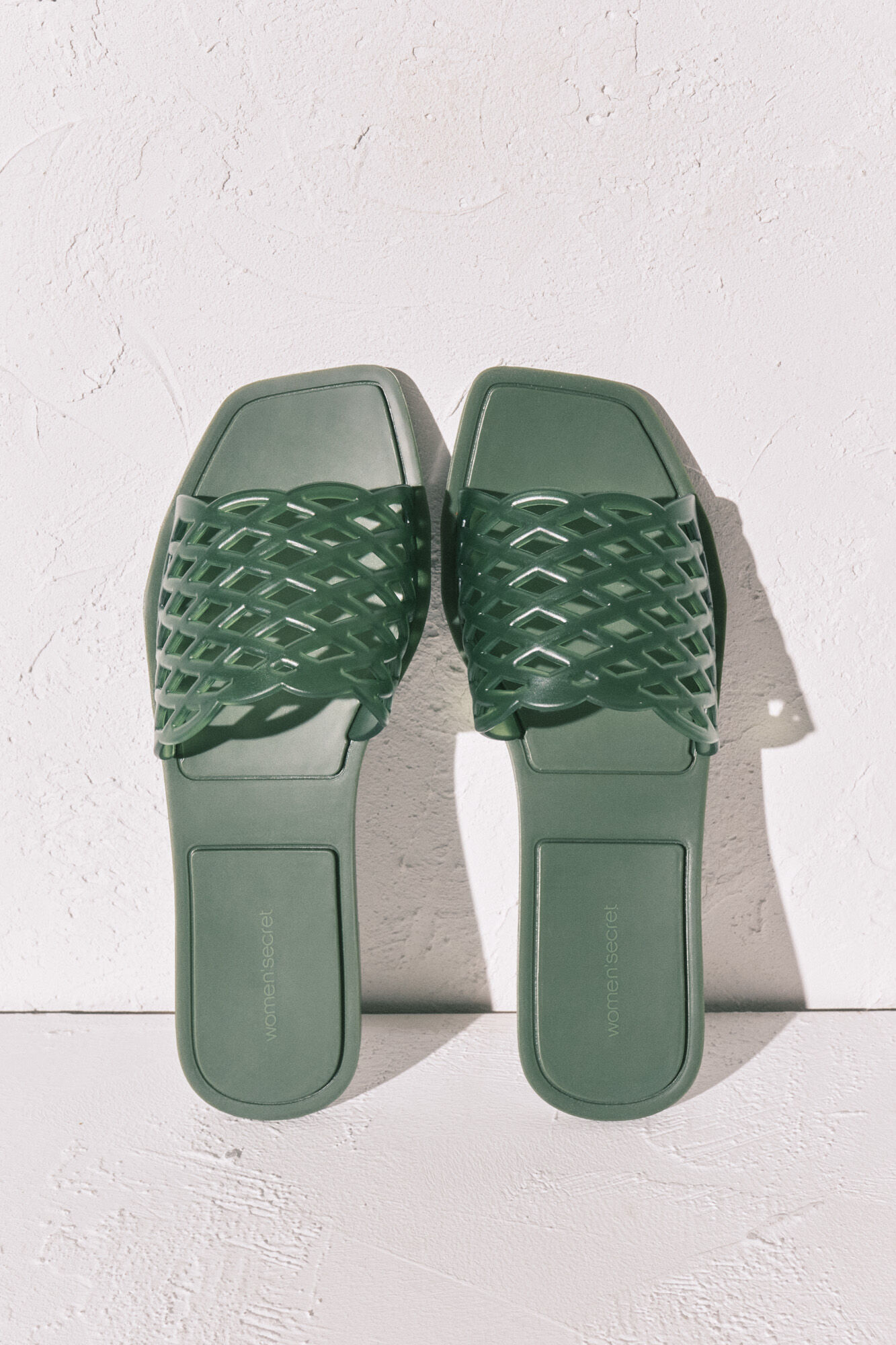 Women'secret Sandalias planas jelly verde