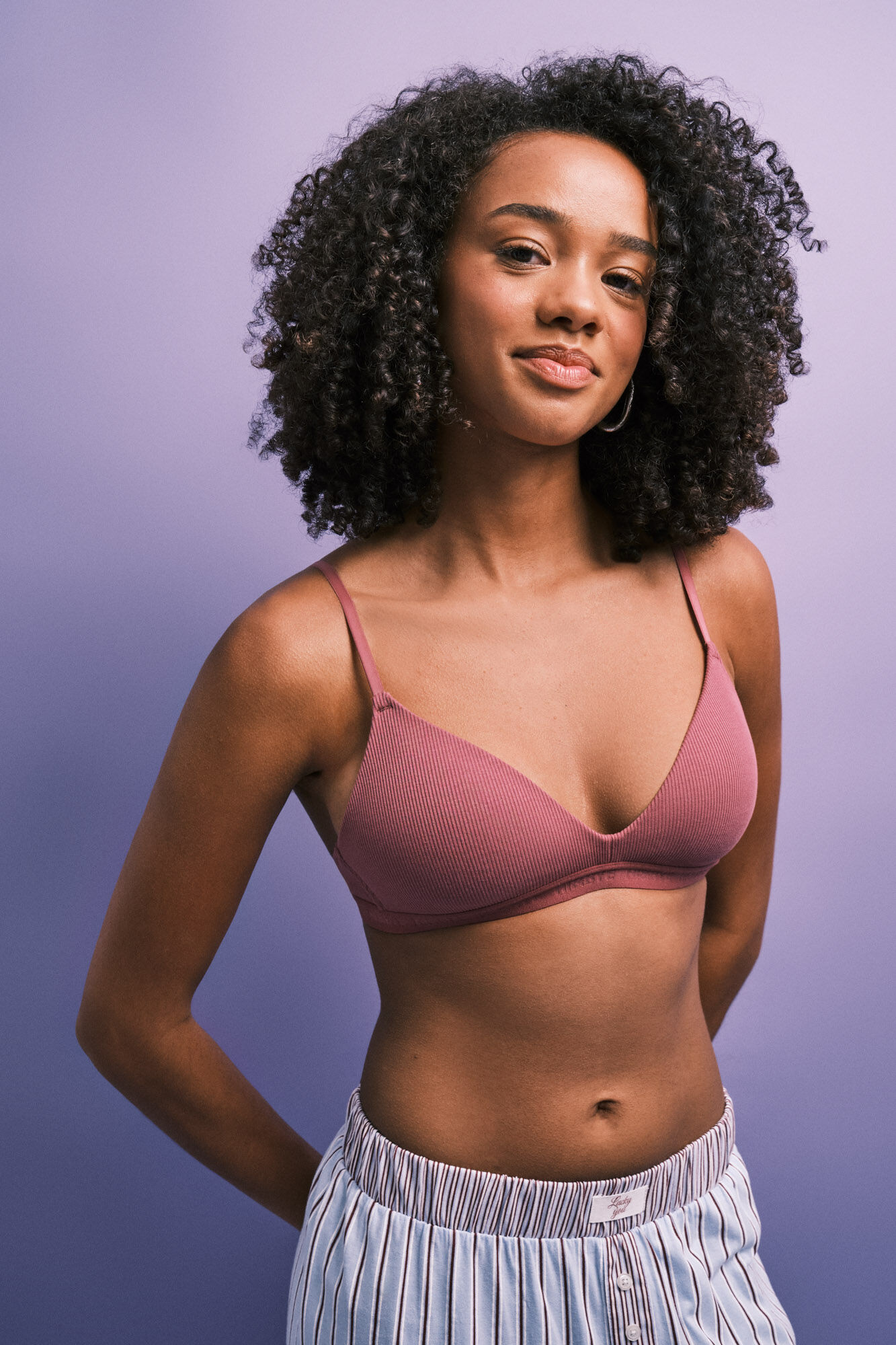 HI&BYE Brasier triangular con relleno rosa