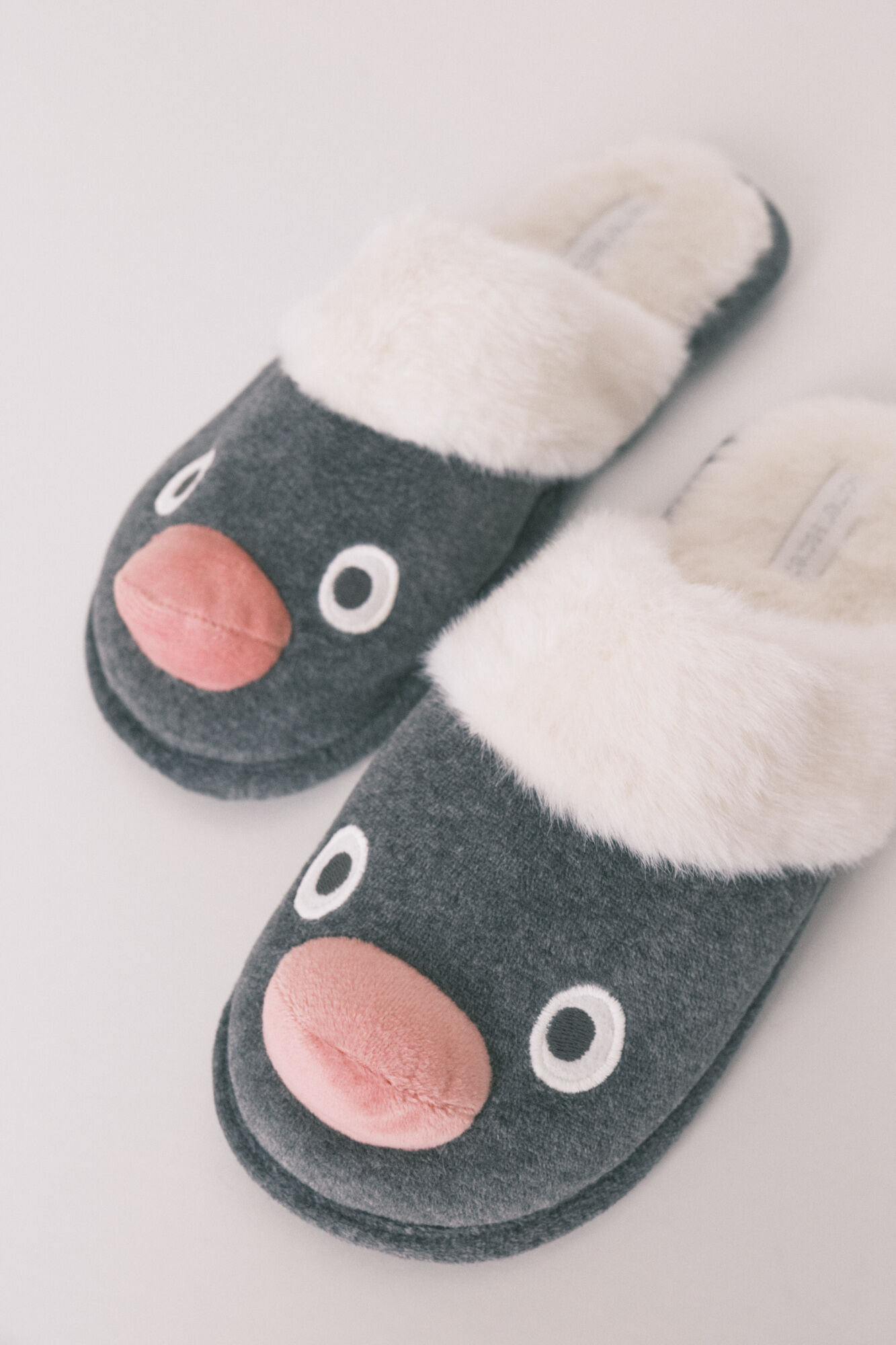 Women'secret Pantuflas Pingu 3D gris