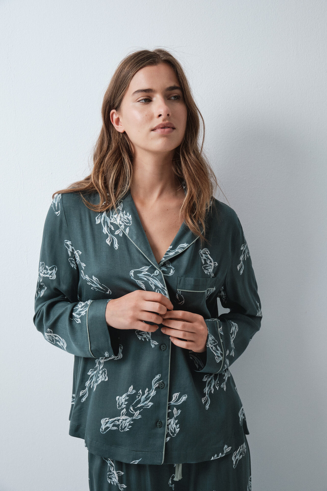 Women'secret Pijama larga camisera verde de peces