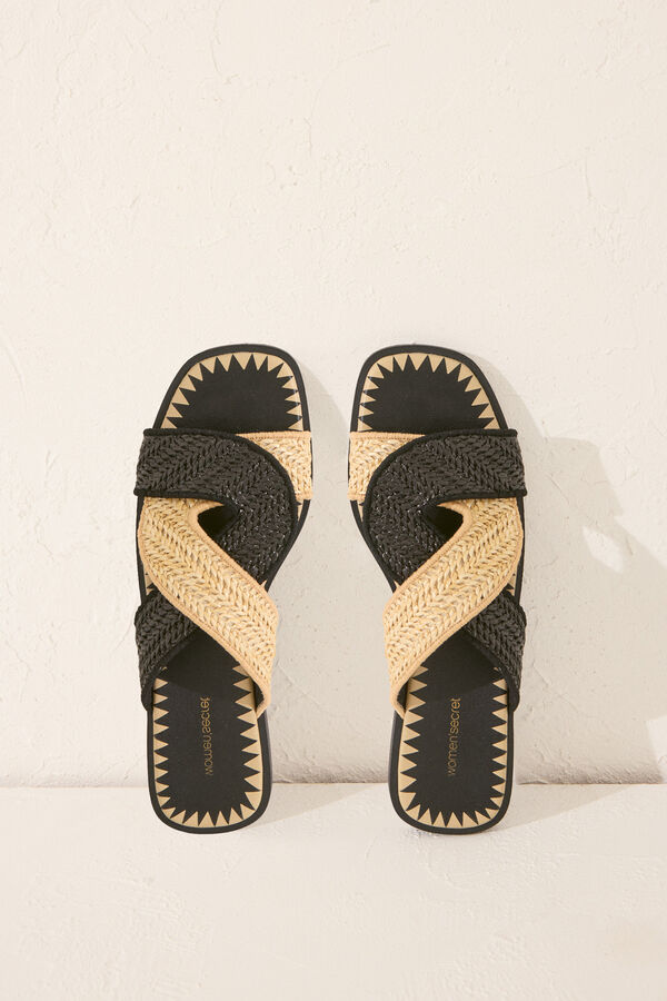 Womensecret Chanclas de rafia negra con tirantes cruzadas negro