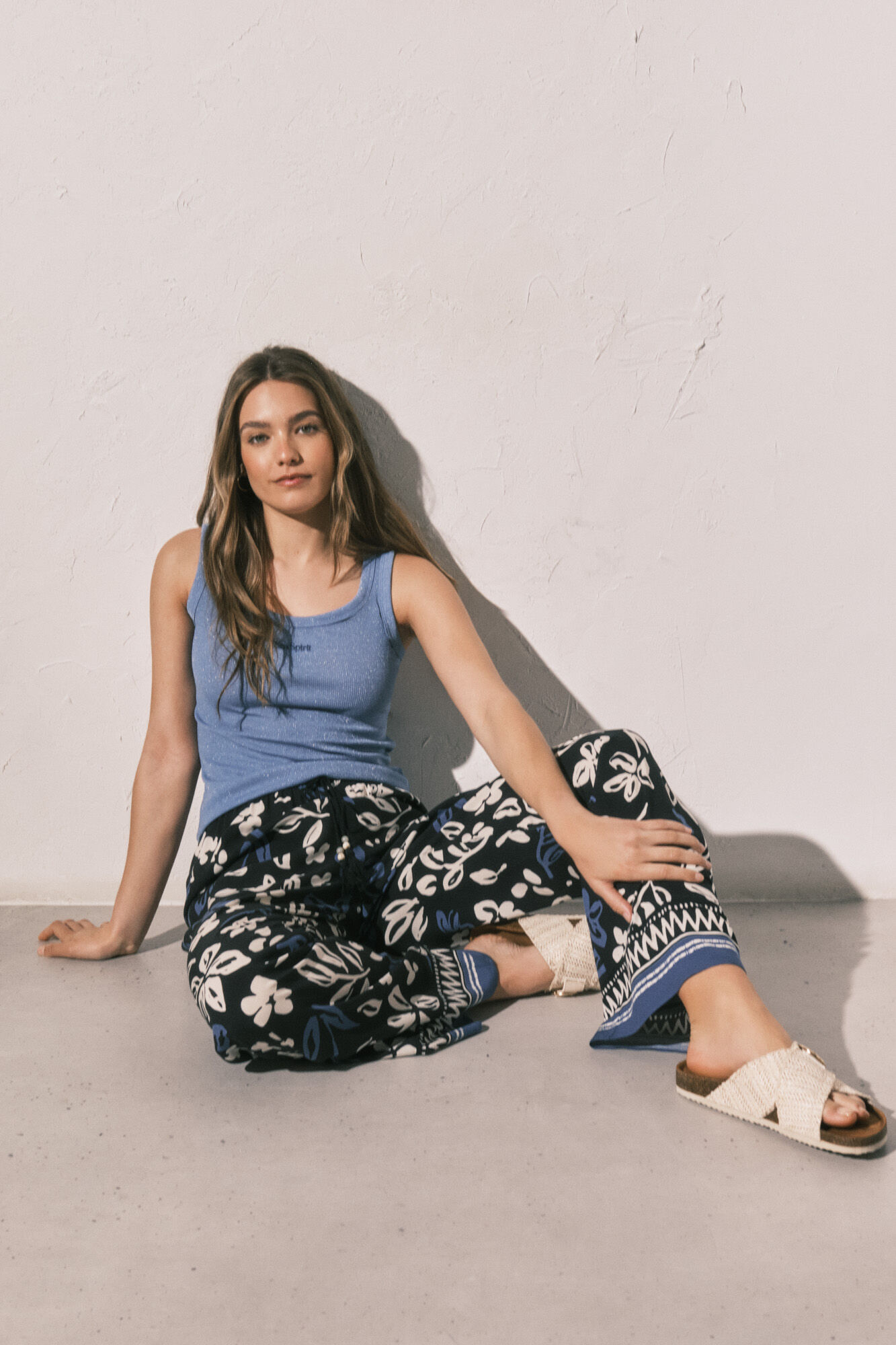 Women'secret Pantal&oacute;n largo estampado de flores azul