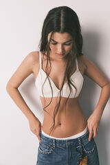 HI&BYE Brasier triangular con relleno blanco marfil