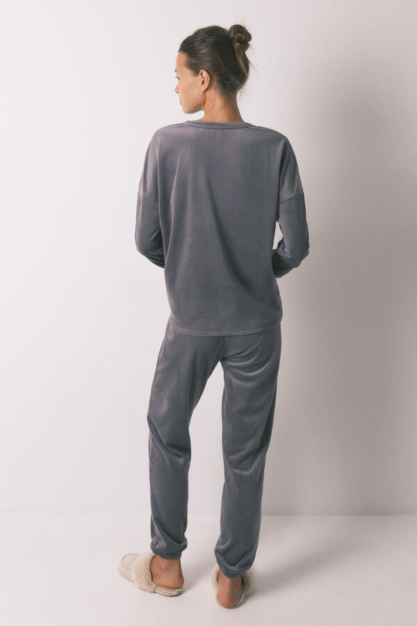 Women'secret Pijama larga de terciopelo gris suave y brillante. gris