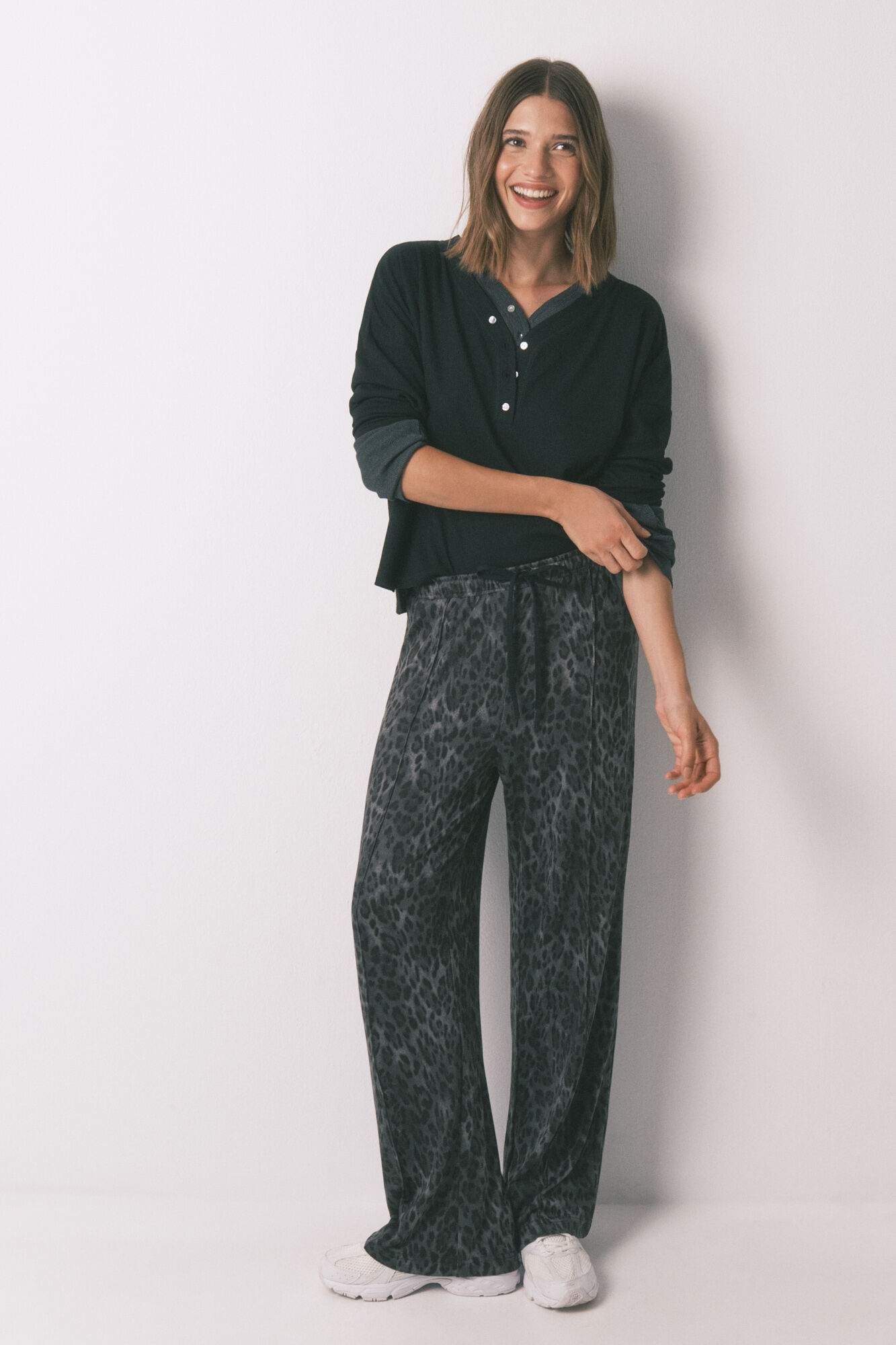 Women'secret Playera negra de manga manga larga de gofres