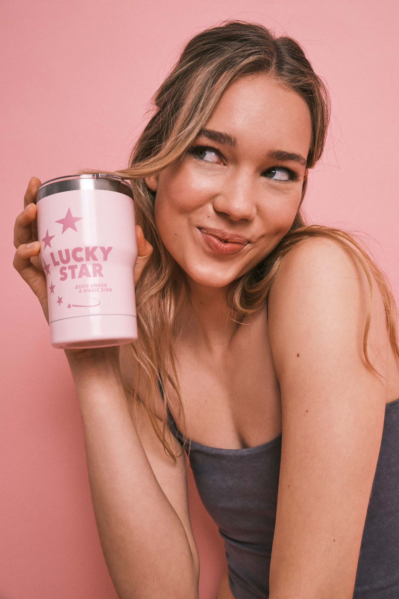 HI&BYE Taza termo rosa logo