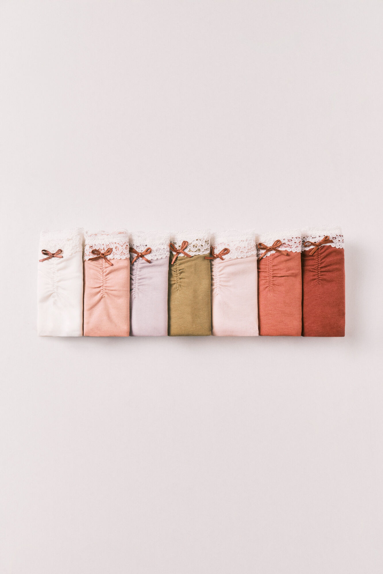 Women'secret Pack 7 panties cl&aacute;sicas de algod&oacute;n lisas con encaje