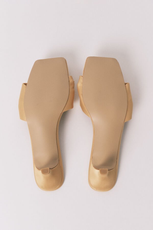 Women'secret Sandalias tacón kitten satén mostaza amarillo