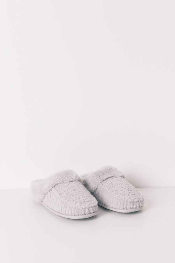 Women'secret Pantuflas para casa de piel con estampado animal gris