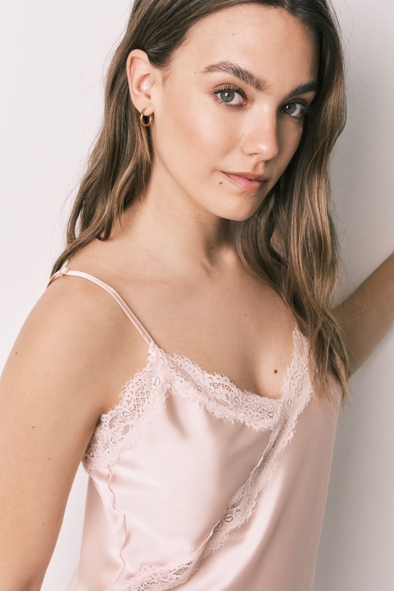 Women'secret Camis&oacute;n corto de tirantes satinado asim&eacute;trico