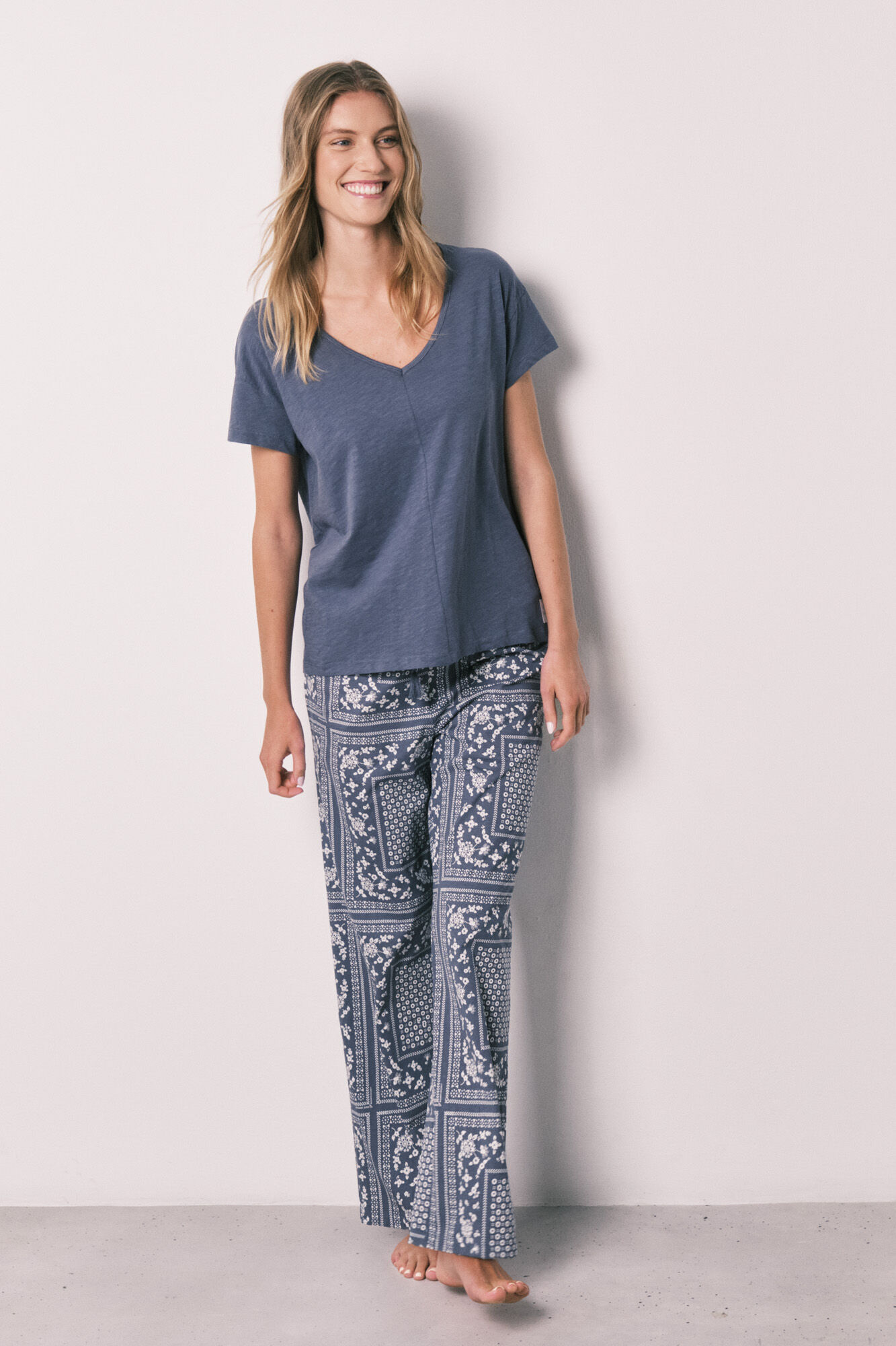 Women'secret Pijama larga de algod&oacute;n de manga corta azul con estampado de bandana