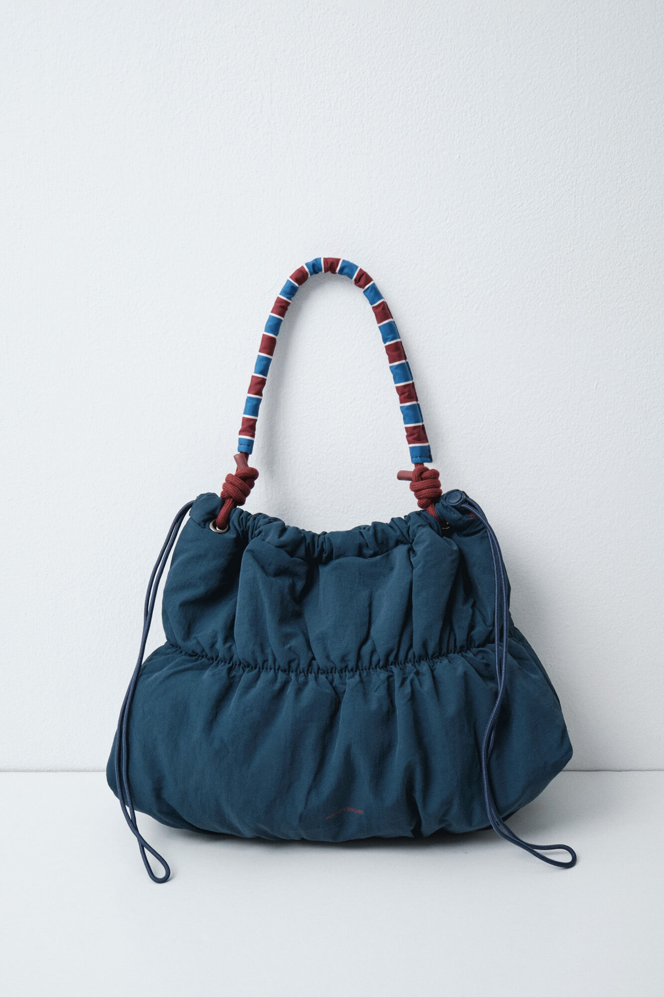 Women'secret Bolsa fruncida azul asa multicolor
