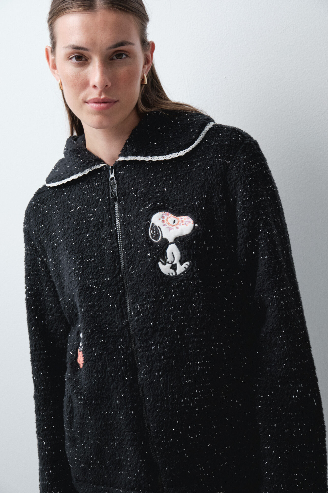 Women'secret Bata corta de borreguito negro Snoopy