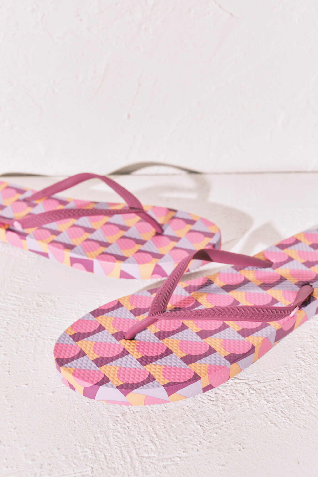 Women'secret Chanclas de dedo con estampado geom&eacute;trico rosa