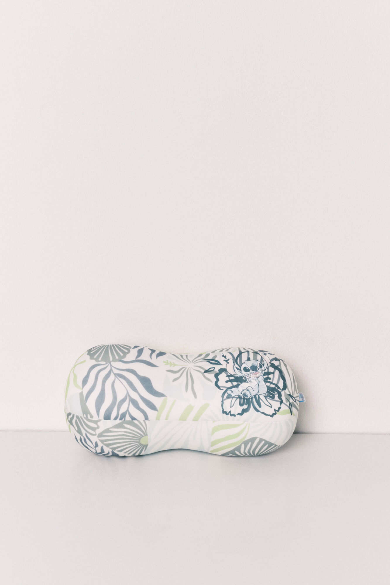 Women'secret Coj&iacute;n de playa estampado Stitch