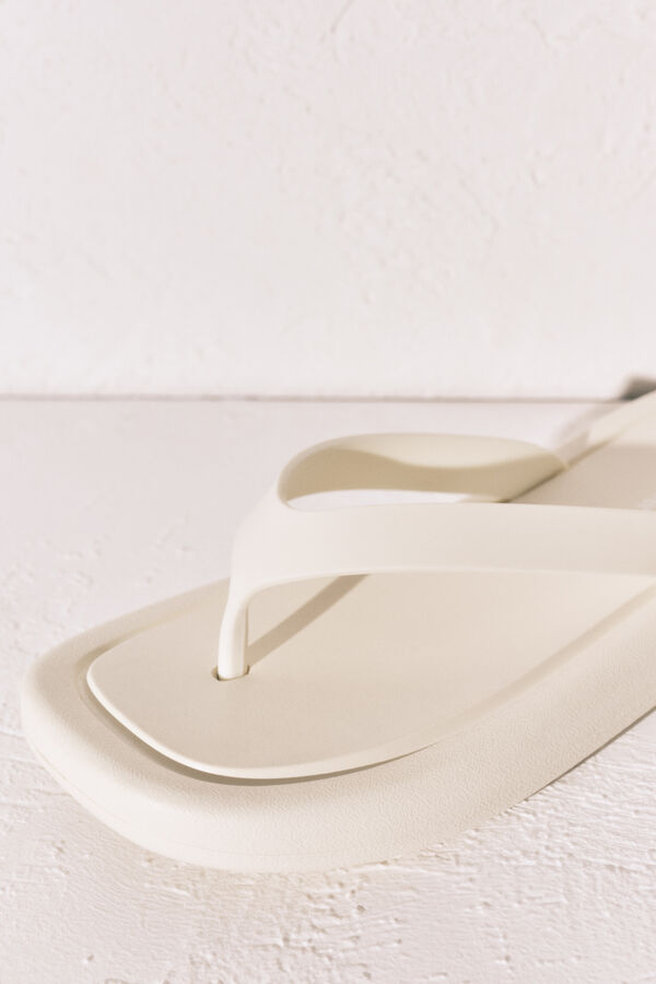 Women'secret Chanclas de suela gruesa de punta cuadrada blancas marfil