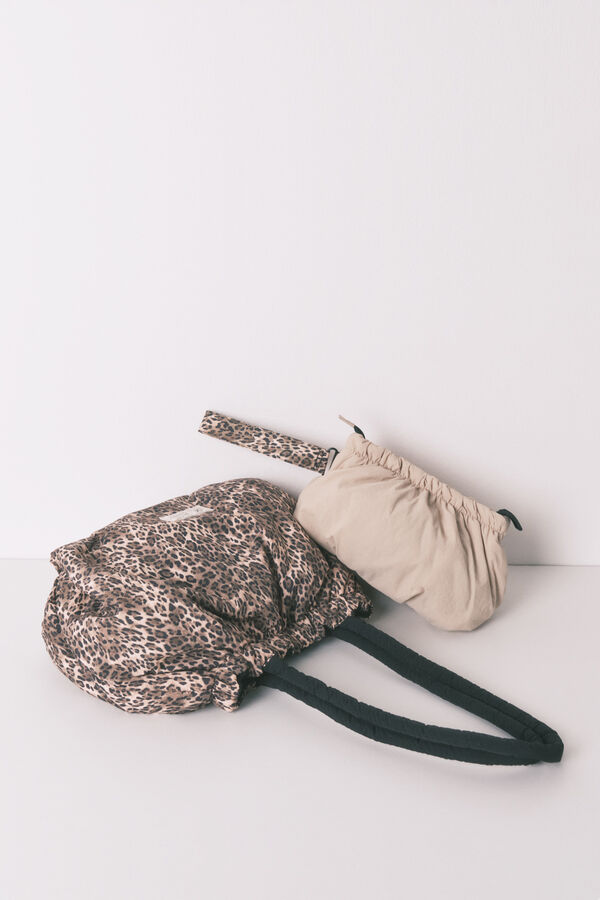 Women'secret Bolsa de bolsa reversible de nailon con estampado animal. estampado