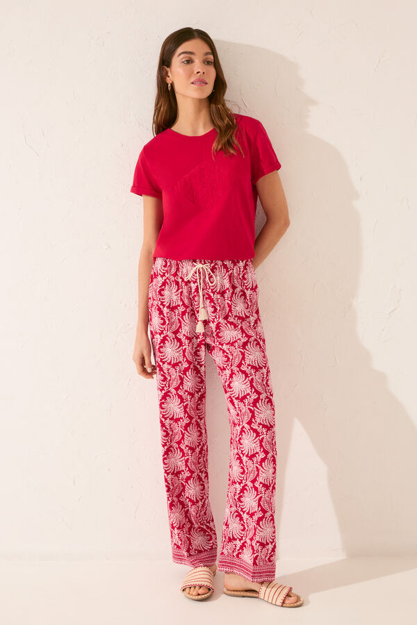 Womensecret Pantalón largo de viscosa con estampado de hojas rojas púrpura