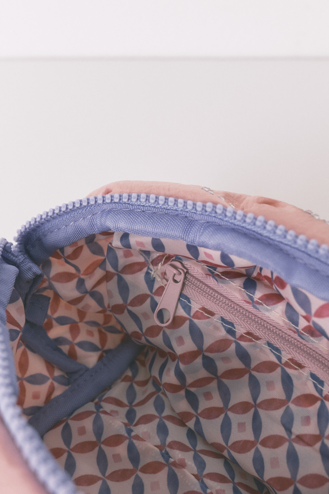 Women'secret Neceser con acolchado rosas y lentejuelas 